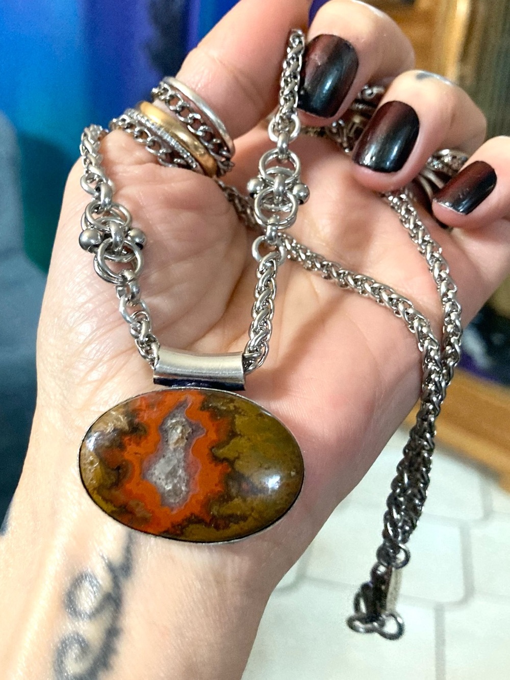 Mookaite jasper gemstone boho celtic knot design necklace - Picture 3 of 8